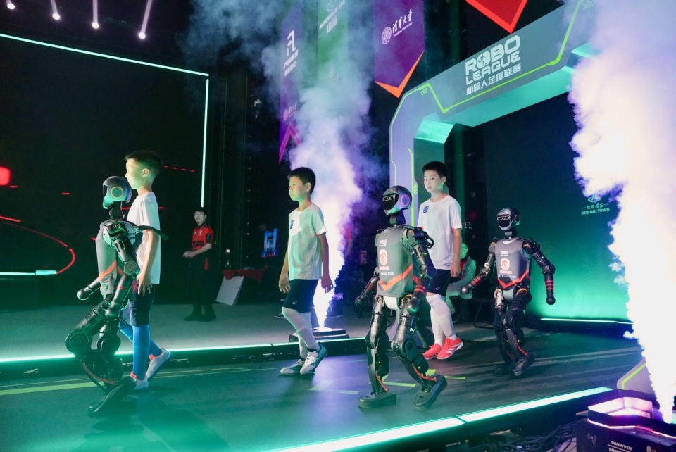 中脱颖而出 中脱颖而出